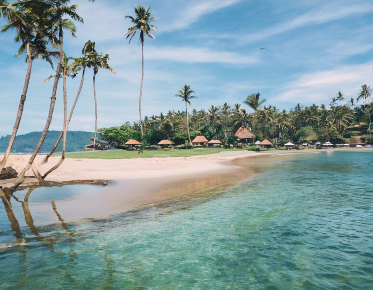 Menjelajahi Pesona Pantai di Bali: Sebuah Surga Tropis