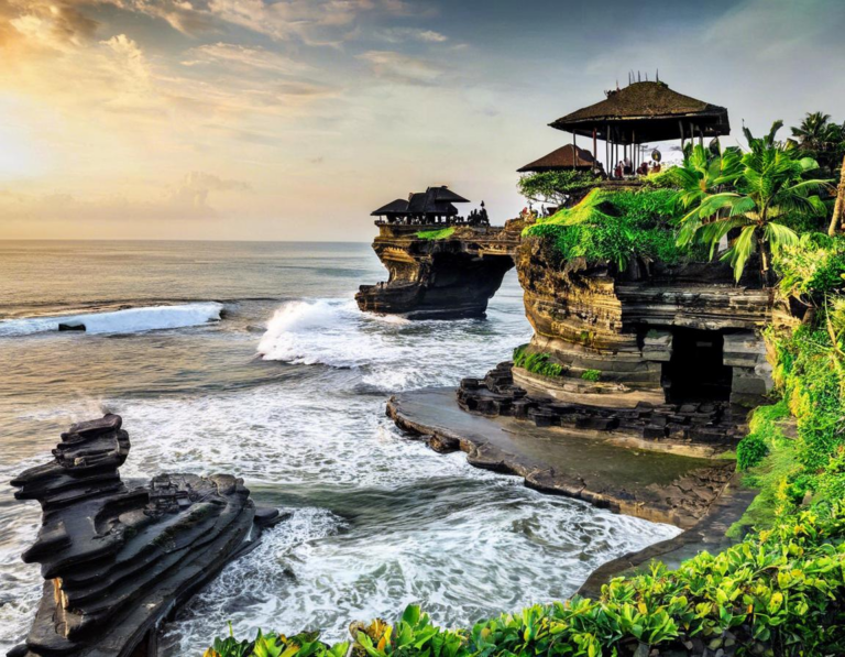 3. Pura Tanah Lot: Kuil di Atas Batu Karang dengan Mitos Legenda