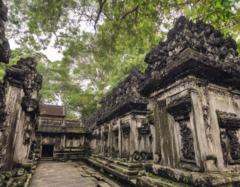 4. Istana Kerajaan Kuno:  Jejak Kerajaan Bali di Masa Lampau