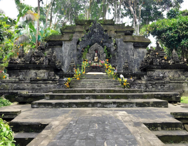 Mengapa Memilih Wisata Religi di Pura Tersembunyi Bali?