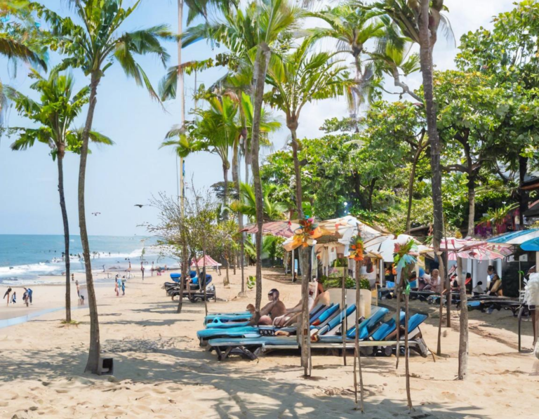 Mengapa Menginap Dekat Pantai Kuta?