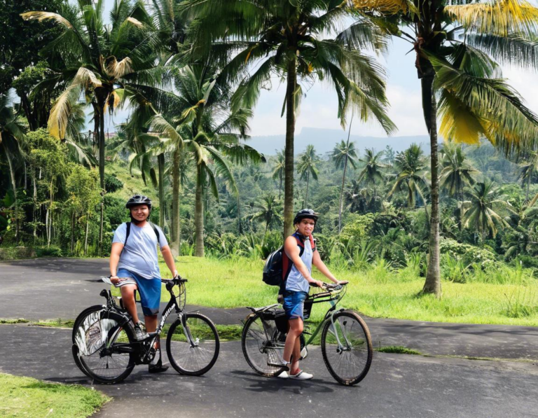 Menikmati Keindahan Bali dengan Sepeda