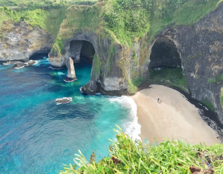 Menjelajahi Nusa Penida: Tips dan Panduan