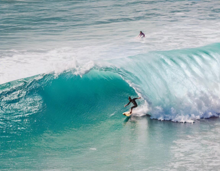 Menjelajahi Pantai Surfing Terbaik di Bali