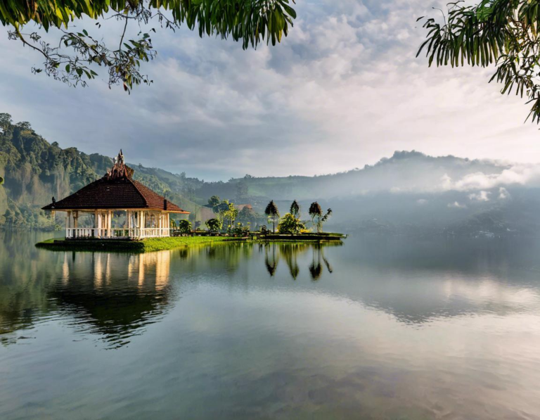 Menjelajahi Pesona Danau Bratan, Permata di Hati Bedugul